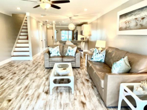 The Perfect Beach Courtyard! Walk to the beach, 3 Floors - SLEEPS 7!